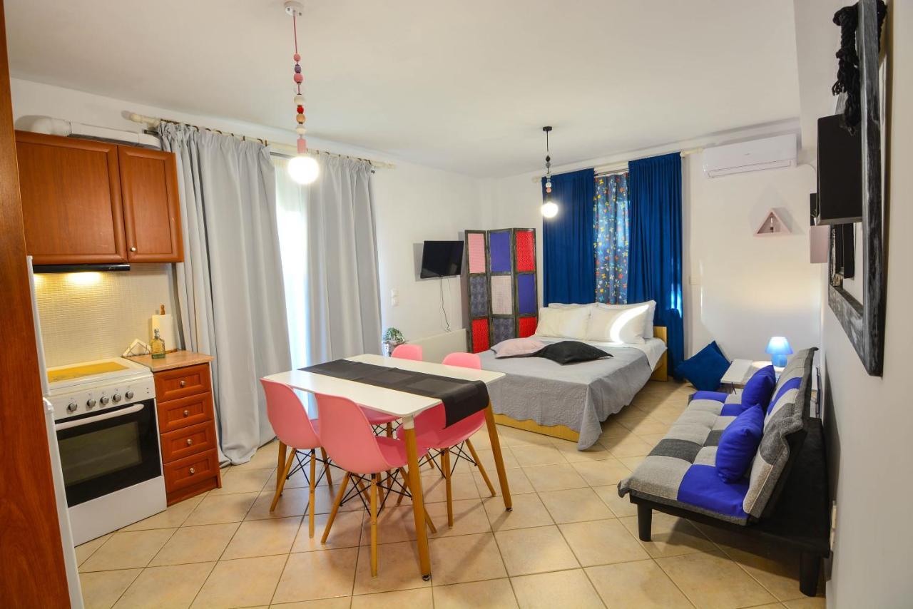 Theoni'S Apartments Xilókasztro Kültér fotó