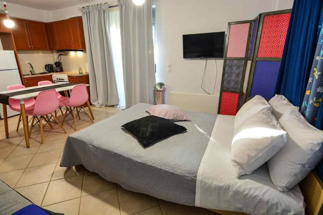 Theoni'S Apartments Xilókasztro Kültér fotó