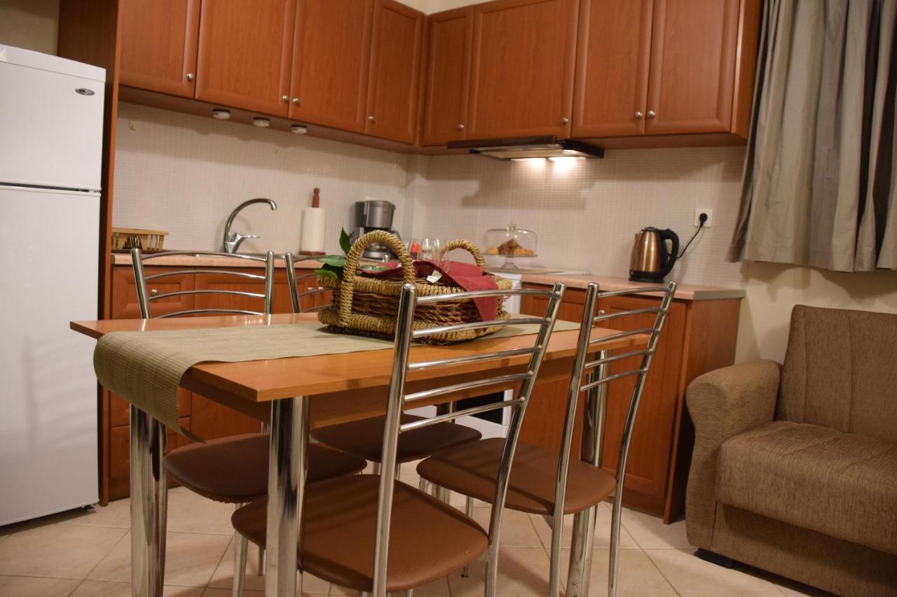 Theoni'S Apartments Xilókasztro Kültér fotó